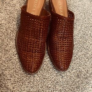 Chelsea And Violet Auggie Woven Mule Brown Size 8.5 Womens Slip On Shoe